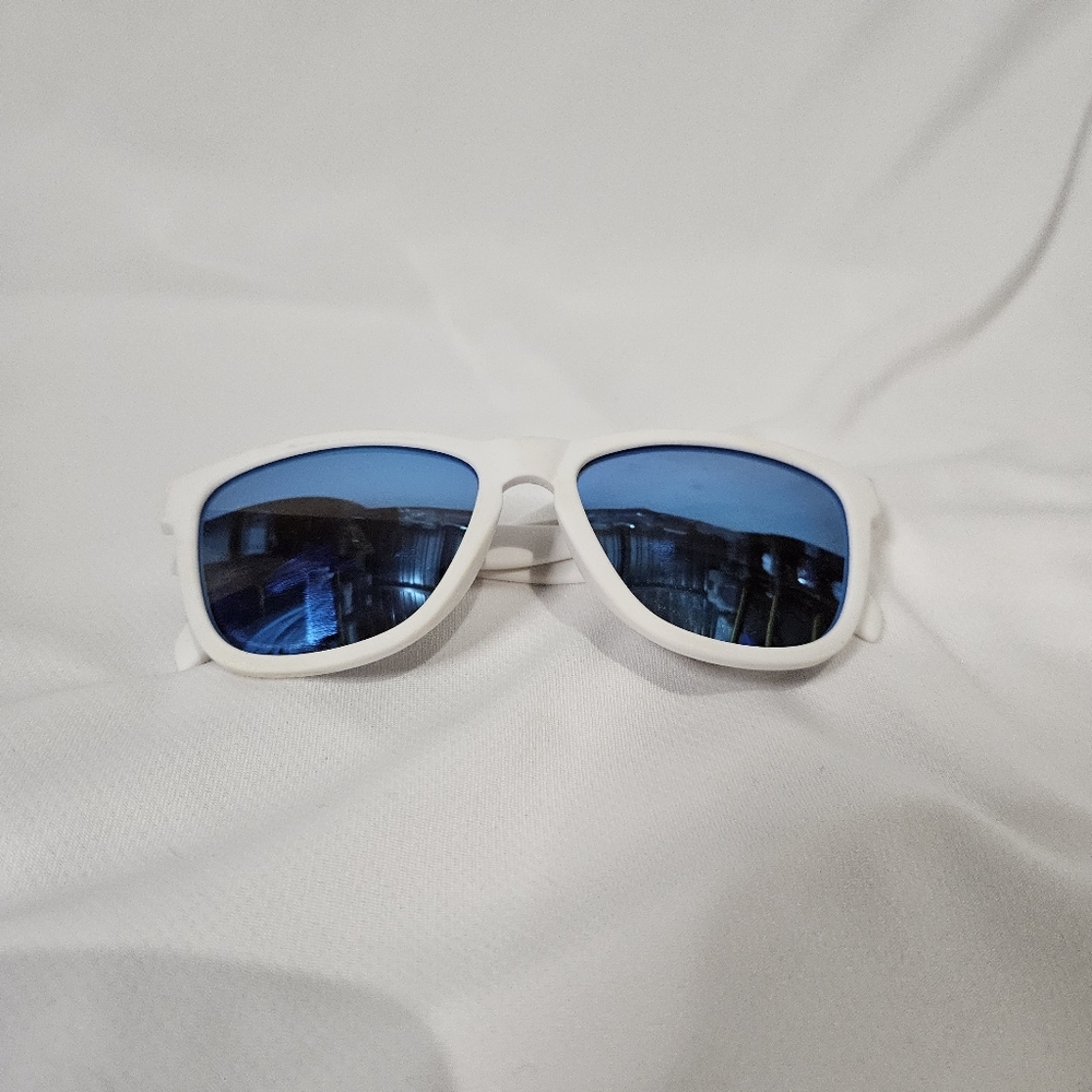 Goodr Iced By Yetis White Sunglasses With Blue Lenses
